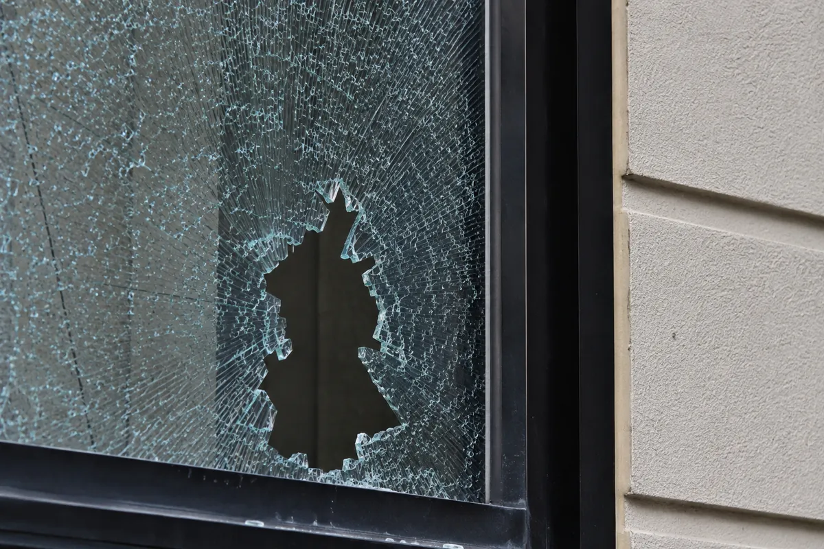 Vitre brisée à Morges – intervention urgence remplacement vitrage 24h/24